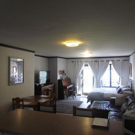 Santini Lace Self Catering Unit プレッテンバーグ・ベイ エクステリア 写真
