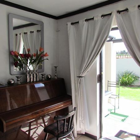 Santini Lace Self Catering Unit プレッテンバーグ・ベイ エクステリア 写真